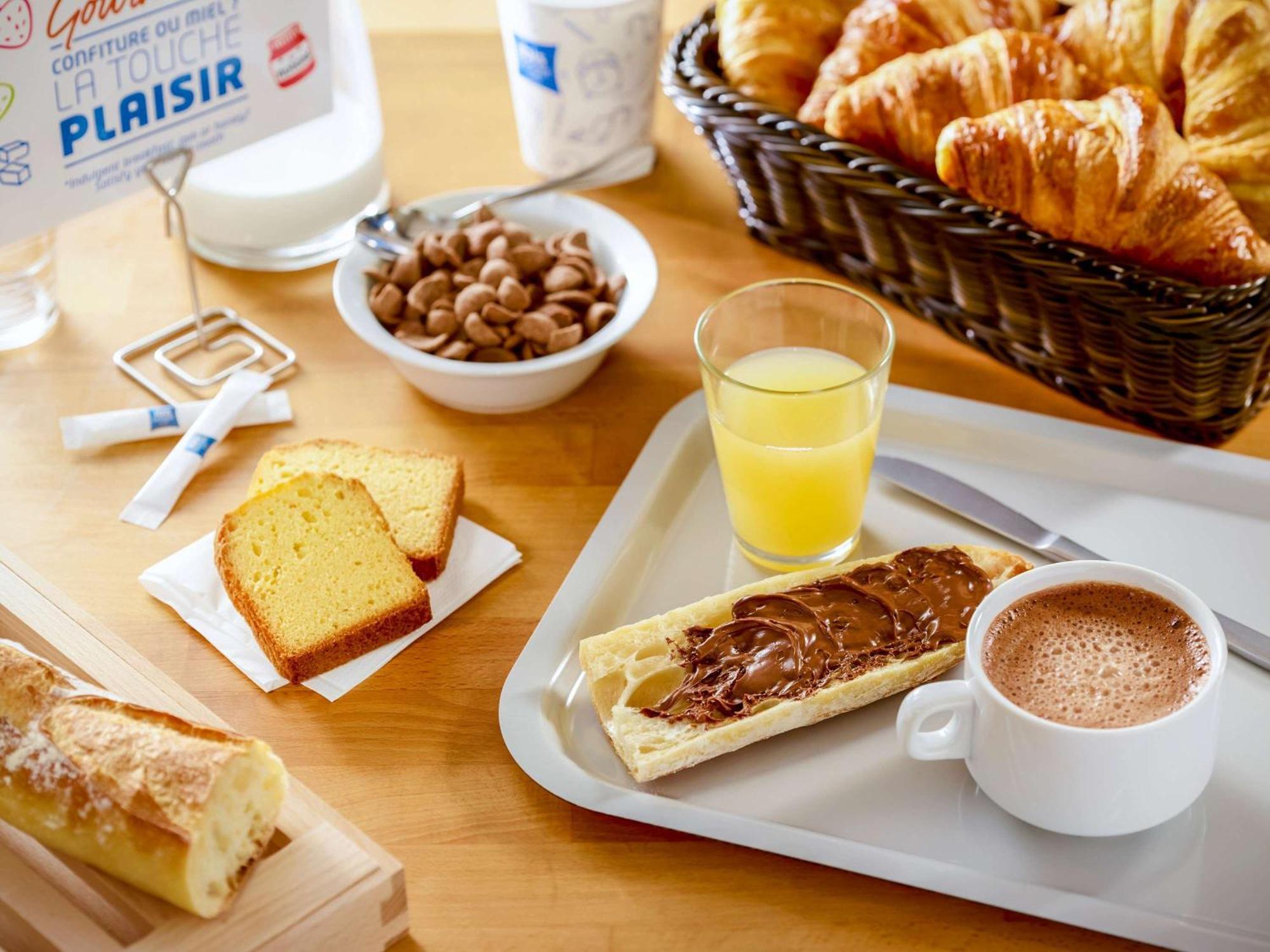 Ibis Budget Caen Mondeville Экстерьер фото